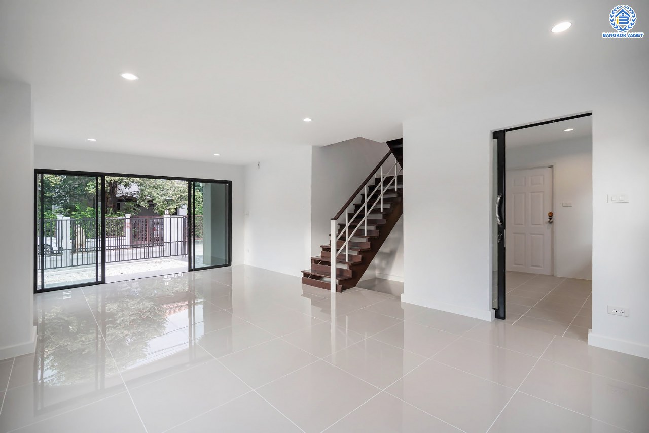 บ้านมือสองตกแต่งใหม่ โครงการ ภัทรไพรเวท3 ชัยพฤกษ์-รัตนาธิเบศร์ หลังมุม ตอบโจทย์ทุกการใช้ชีวิต เนื้อที่ 60 ตร.ว. ฟังก์ชัน 3 ห้องนอน 2 ห้องน้ำ จอดรถได้ 3 คัน ทำเลเดินทางง่าย สะดวกสบายใกล้รถไฟฟ้าสายสีม่วง "สถานีบางพลู" ทางด่วน "กาญจนาภิเษก" และห้างสรรพสินค้าเซ็นทรัลเวสต์เกต